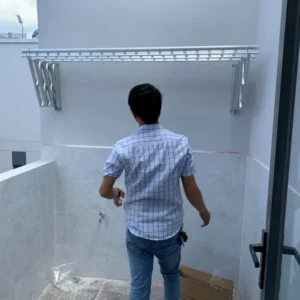 hinh-lap-dat-gian-phoi-gan-tuong