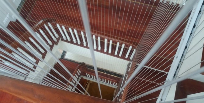 hình-luoi-an-toan-cau-thang