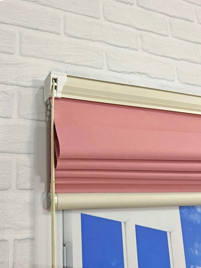 hình-rem-roman-phong-ngu-be-gai-mau-hong