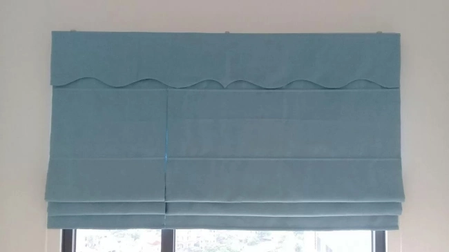 hình-rem-roman-phong-ngu-be-trai-mau-xanh